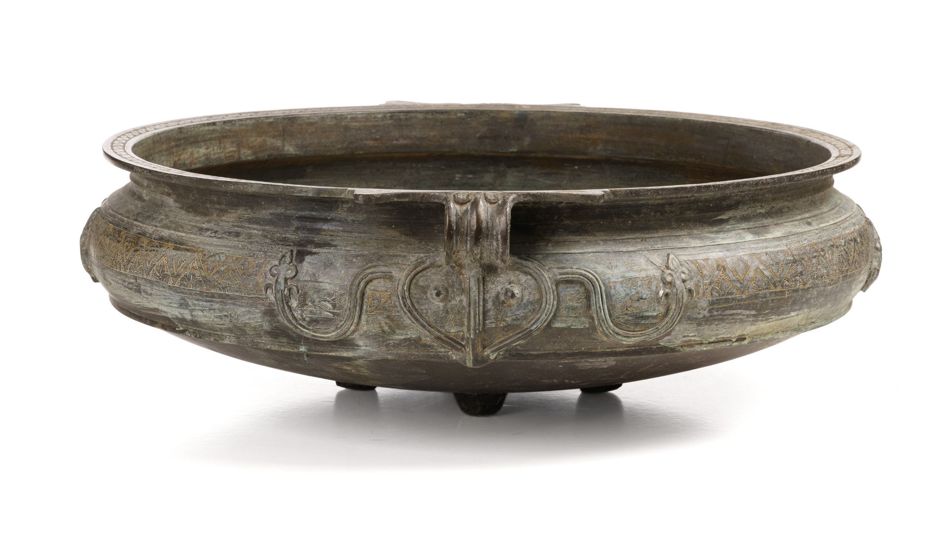Large temple bowl - Uruli. Kerala, South India. Probably 19th century / early 20th century. 20t... - Image 7 of 14