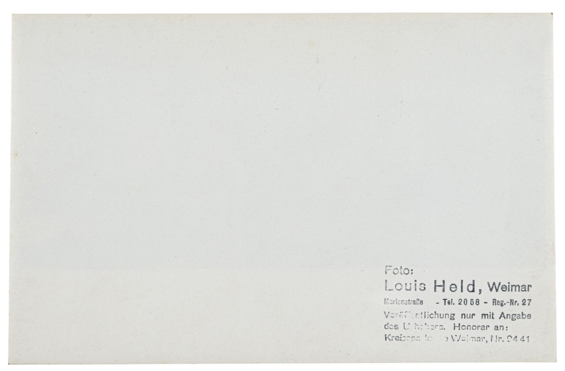 Louis Held, Henry van de Velde in seinem Atelier der Kunstgewerbeschule Weimar. Um 1911. - Bild 2 aus 2