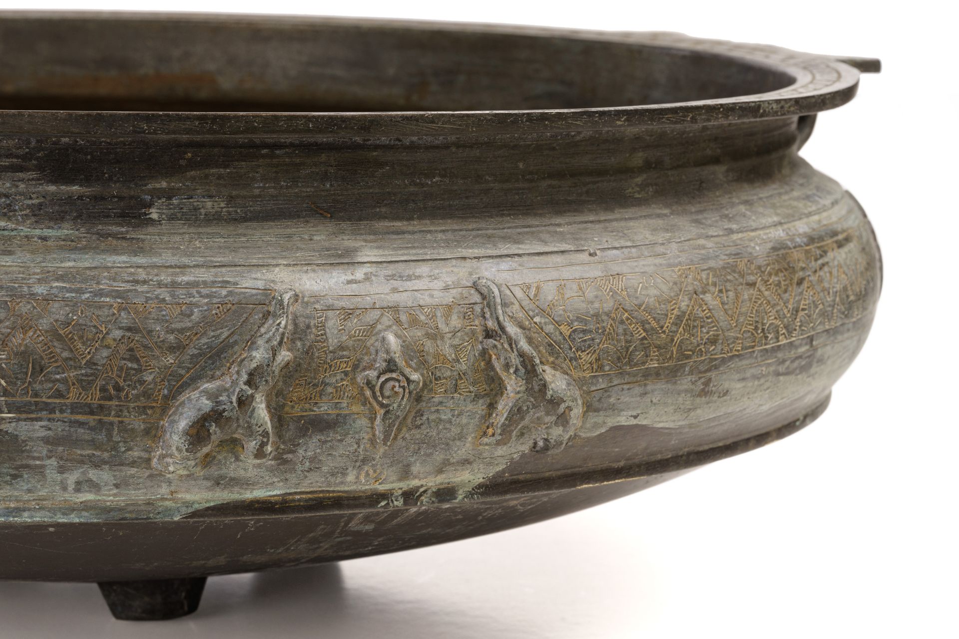 Large temple bowl - Uruli. Kerala, South India. Probably 19th century / early 20th century. 20t... - Image 2 of 14