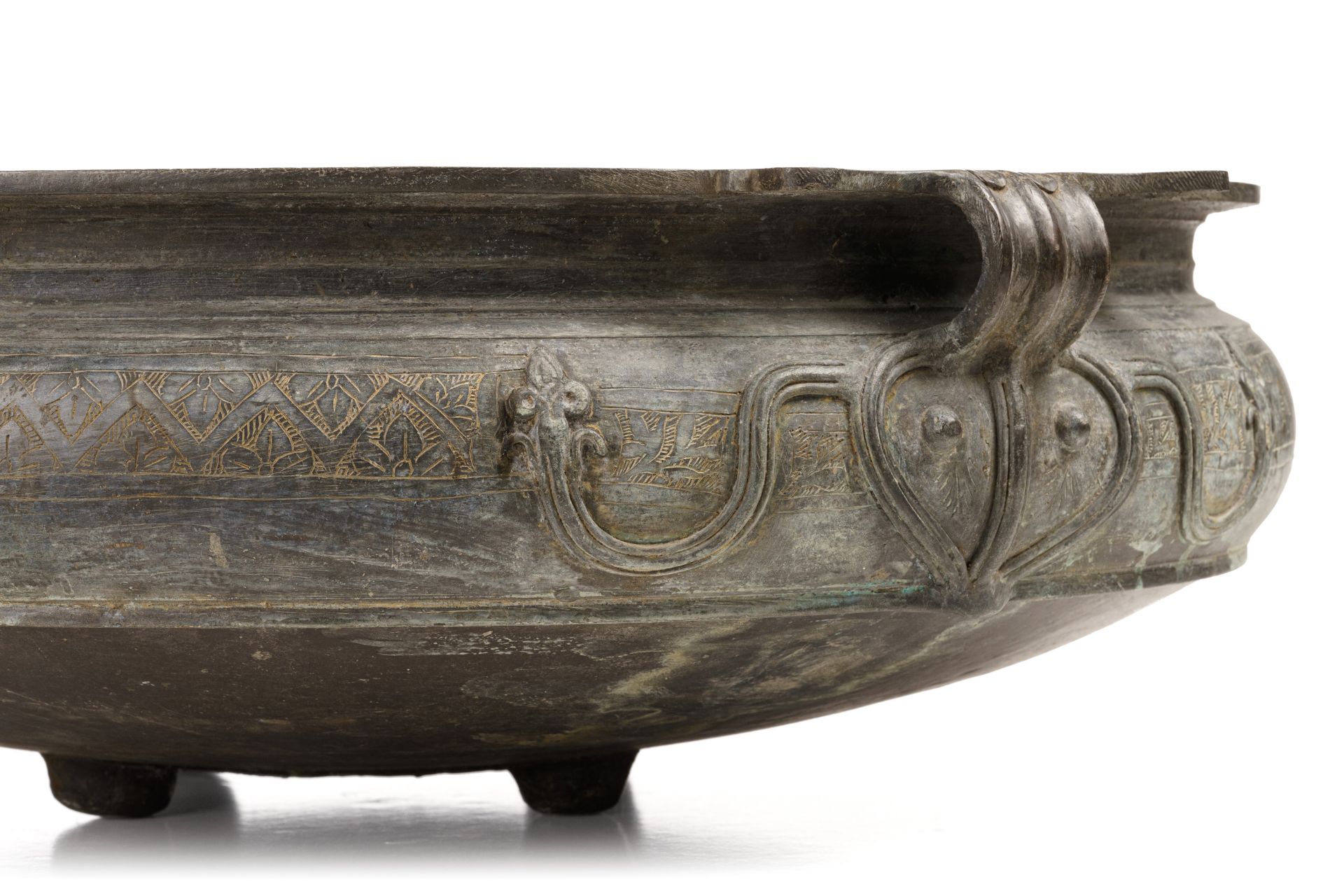 Large temple bowl - Uruli. Kerala, South India. Probably 19th century / early 20th century. 20t... - Image 10 of 14