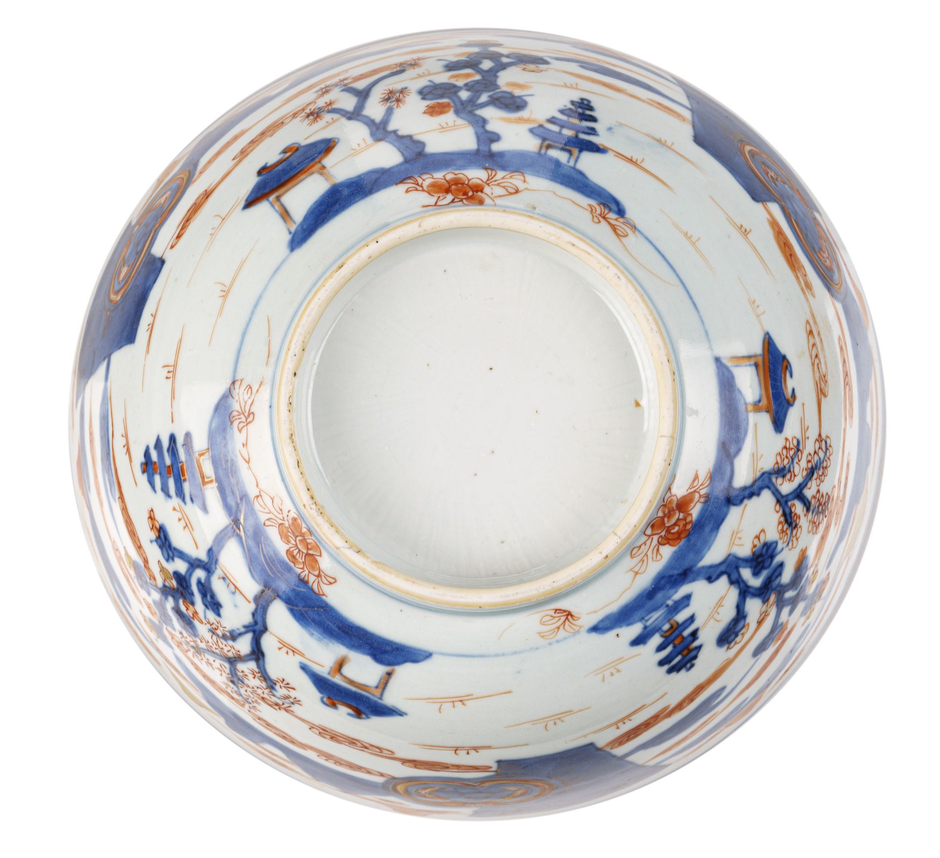 Große Schale im Imari-Stil. China. Wohl Kangxi. 1662–1722. - Bild 3 aus 3