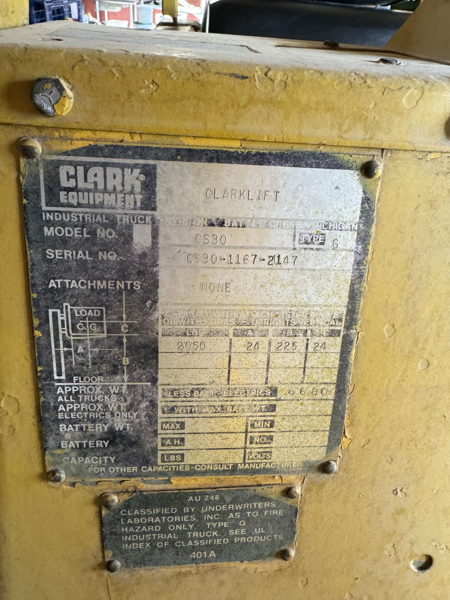 Clark Forklift CS30, Propane with two tanks, 2050lb lift, brakes are weak, small hydraulic leak, - Bild 5 aus 5