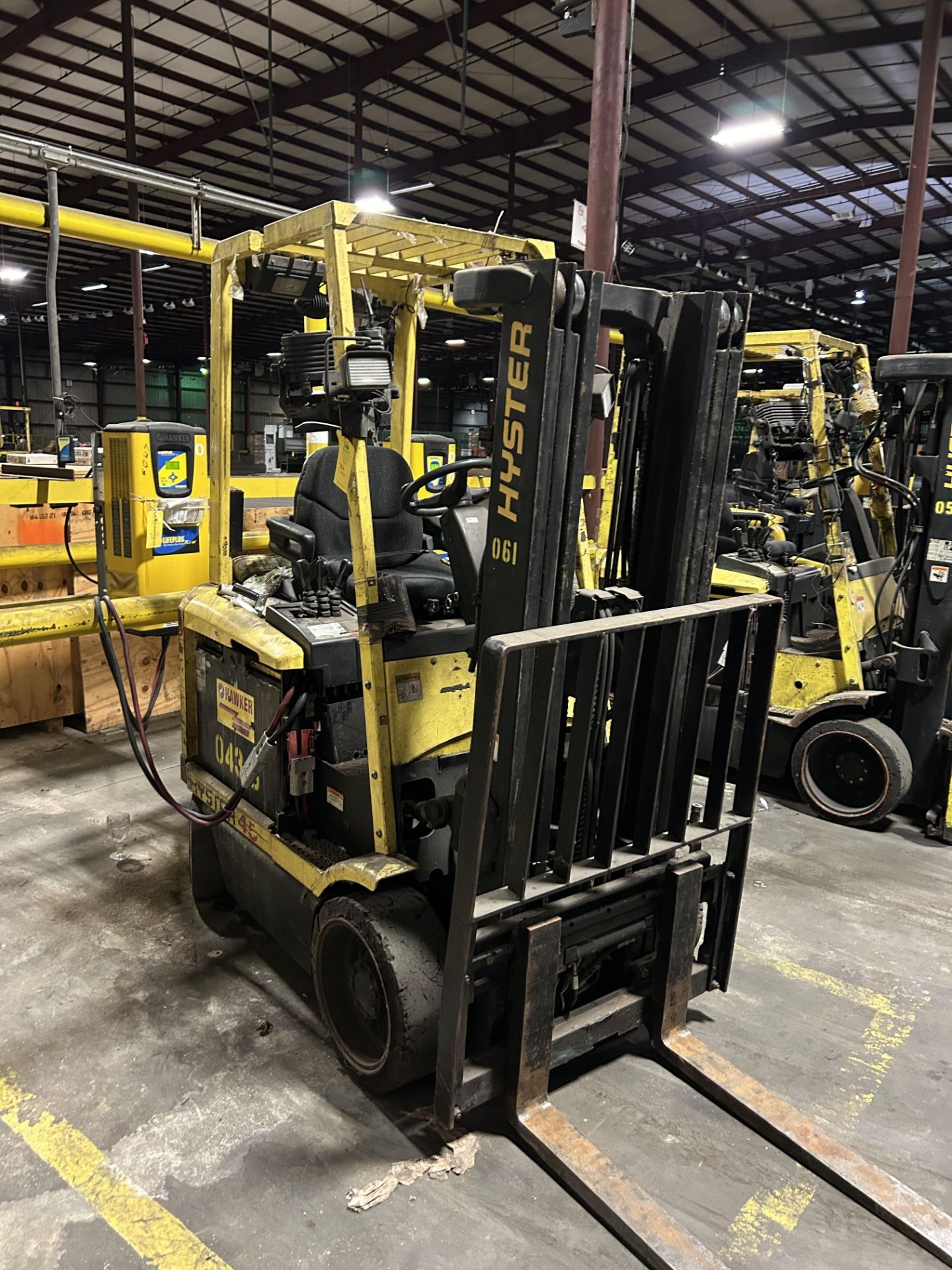 Hyster Eletric Forklift, Model #E45XM, Truck Weight W/ Battery 10600 lbs, Rigging/ Removal Fee - $ - Bild 3 aus 5