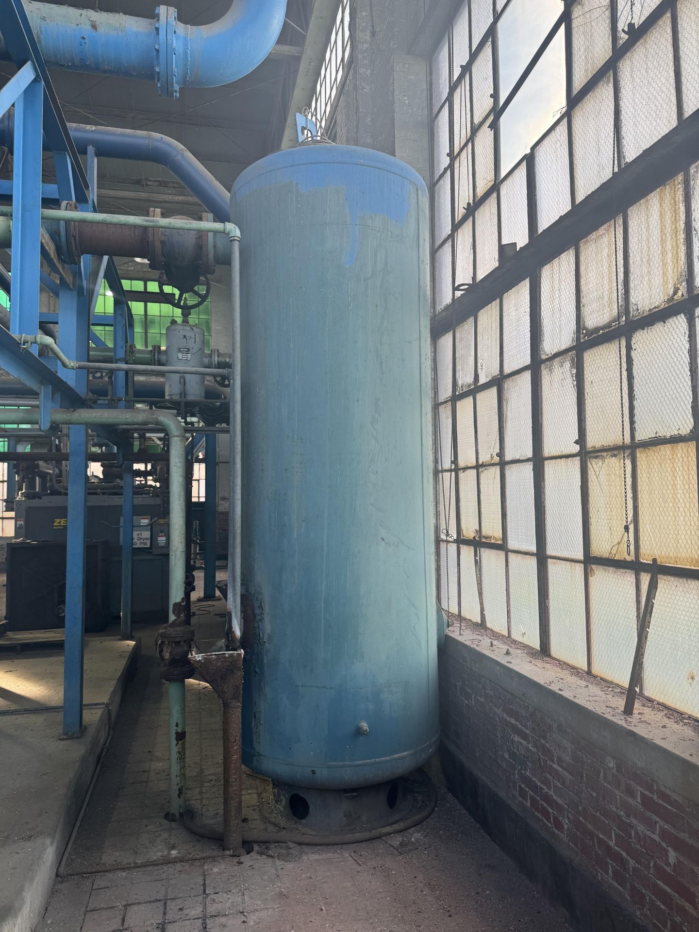Compressed Air Tank, Rigging/ Removal Fee - $575 - Image 2 of 3