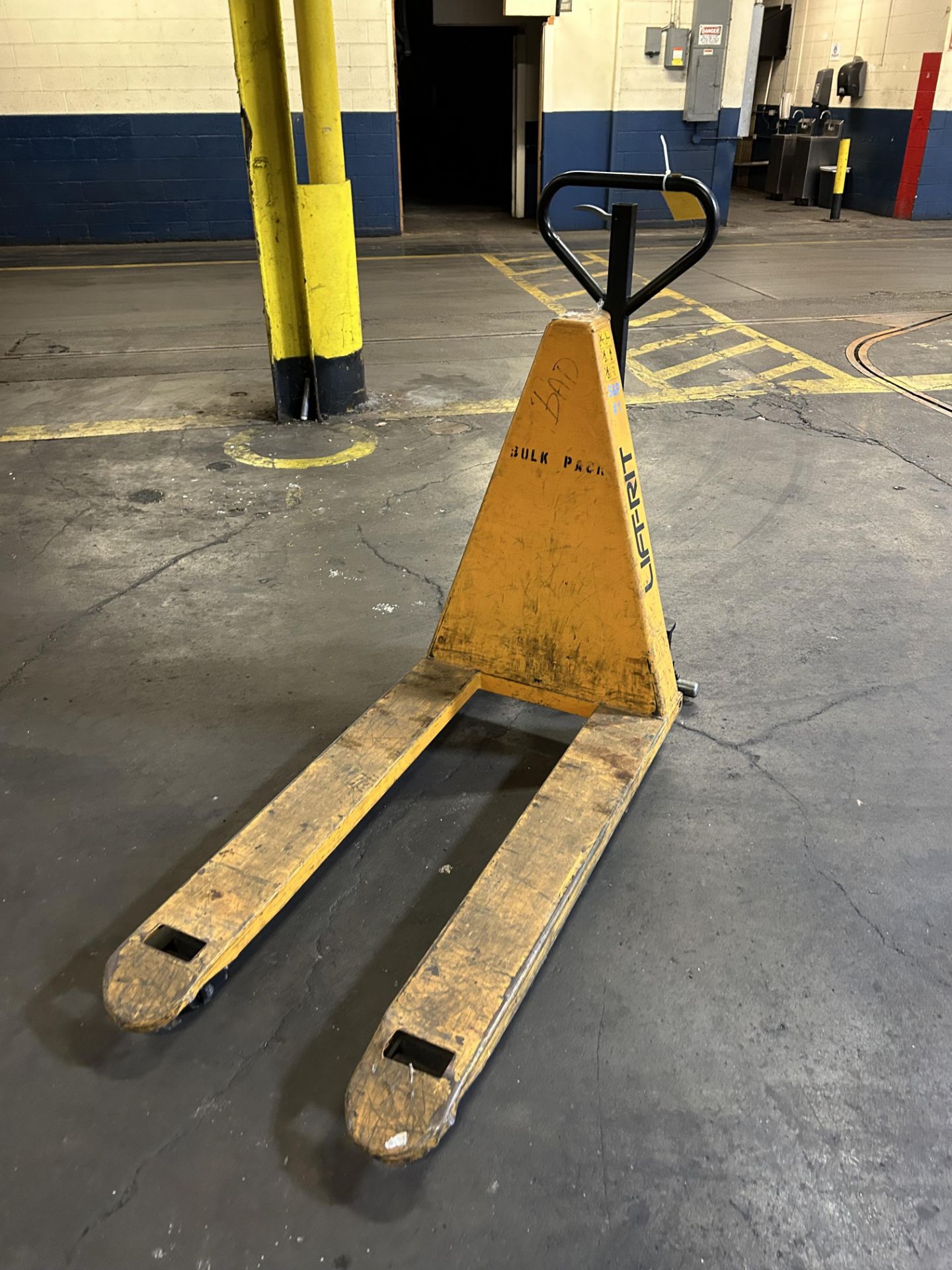 Lift Rite Pallet Jack, Rigging/ Removal Fee - $35 - Bild 2 aus 3