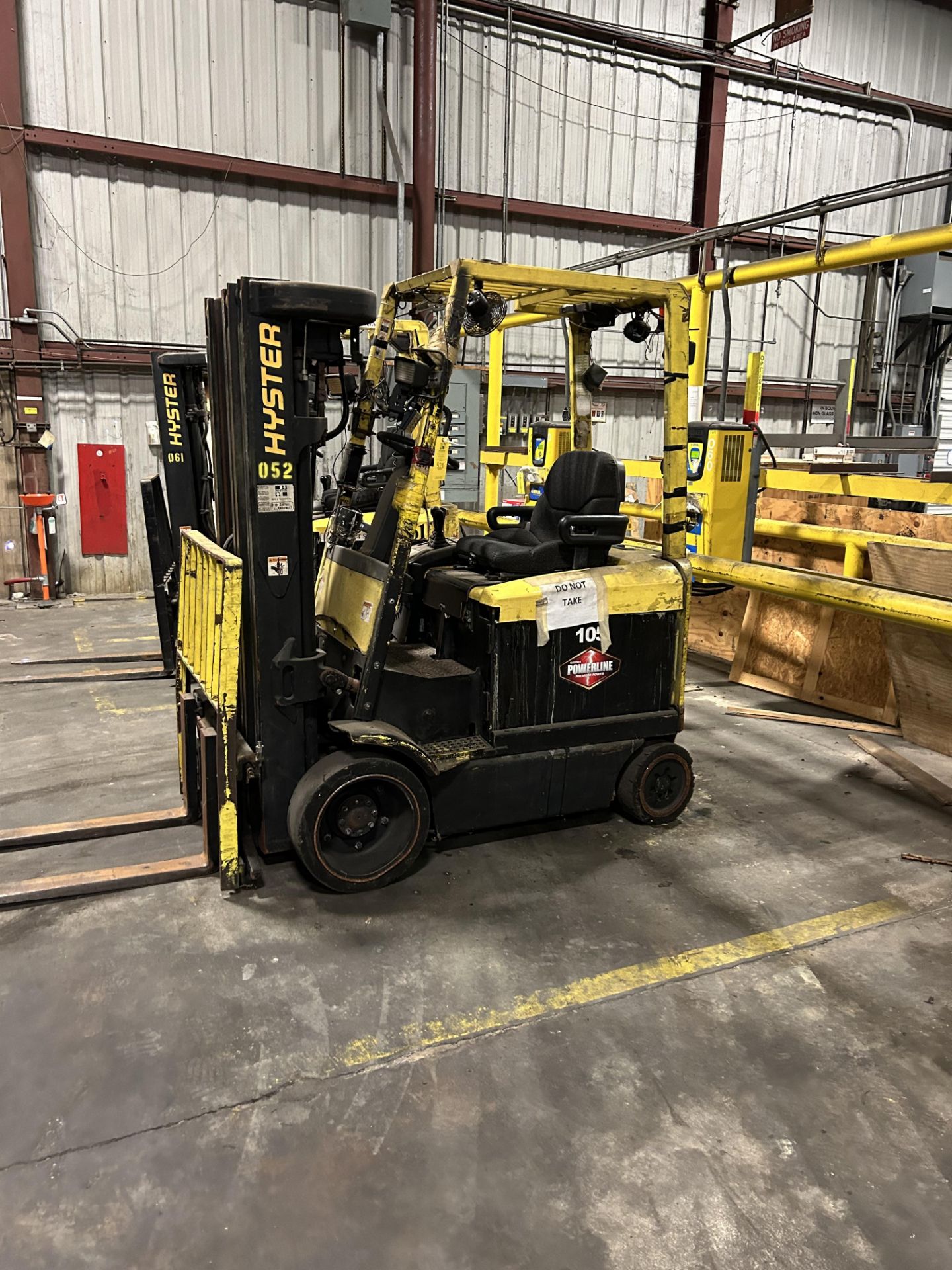 Hyster Eletric Forklift, Model #E50XM, Truck Weight W/ Battery 10600 lbs, Rigging/ Removal Fee - $ - Bild 4 aus 5