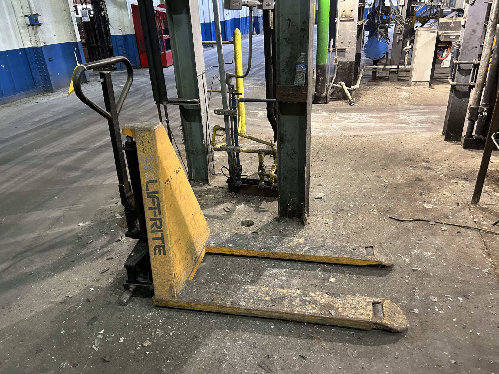 Lift Rite Pallet Jack, Rigging/ Removal Fee - $35 - Bild 2 aus 3