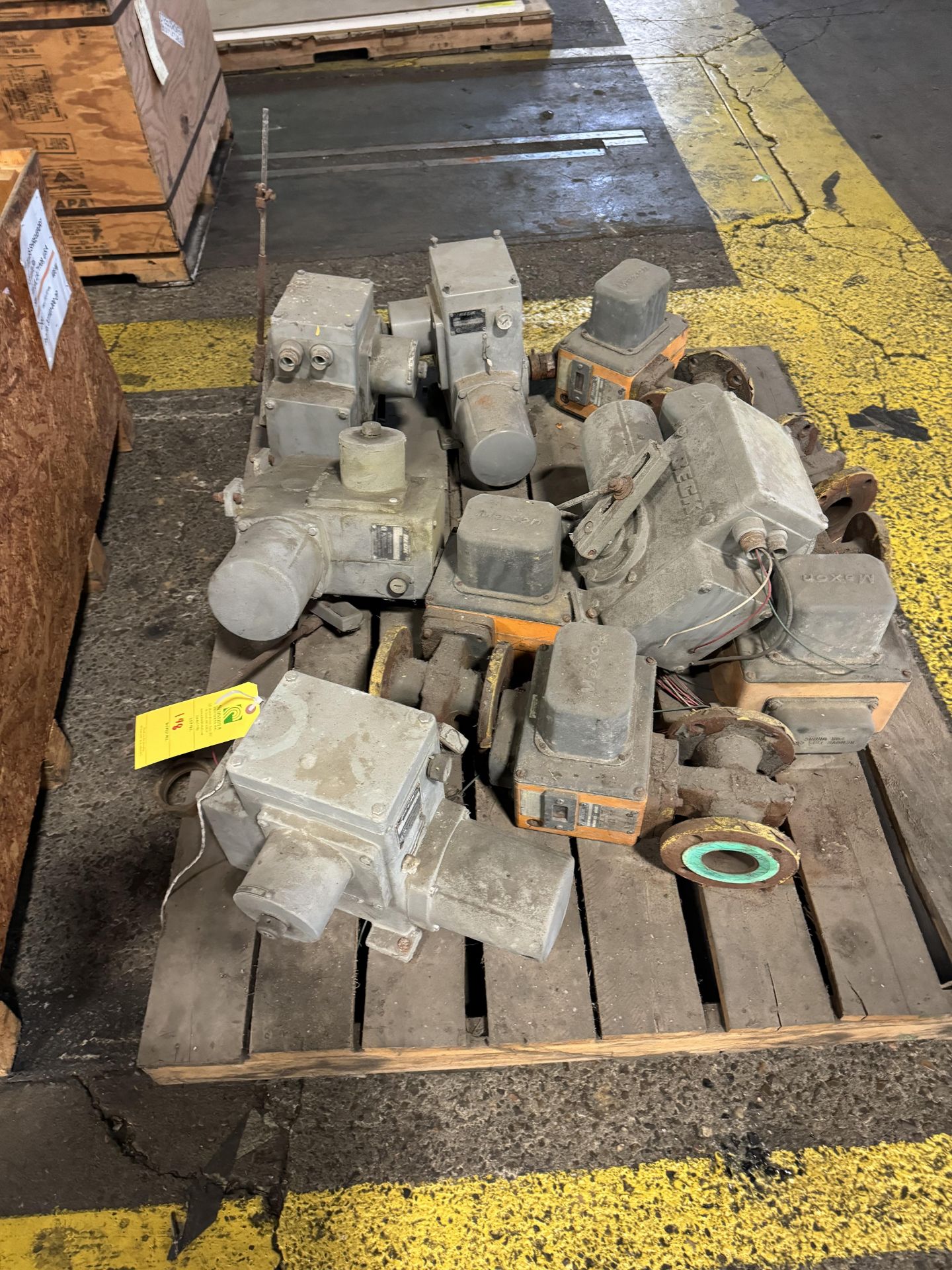 Pallet of Miscellaneous Actuator Valves, Rigging/ Removal Fee - $50