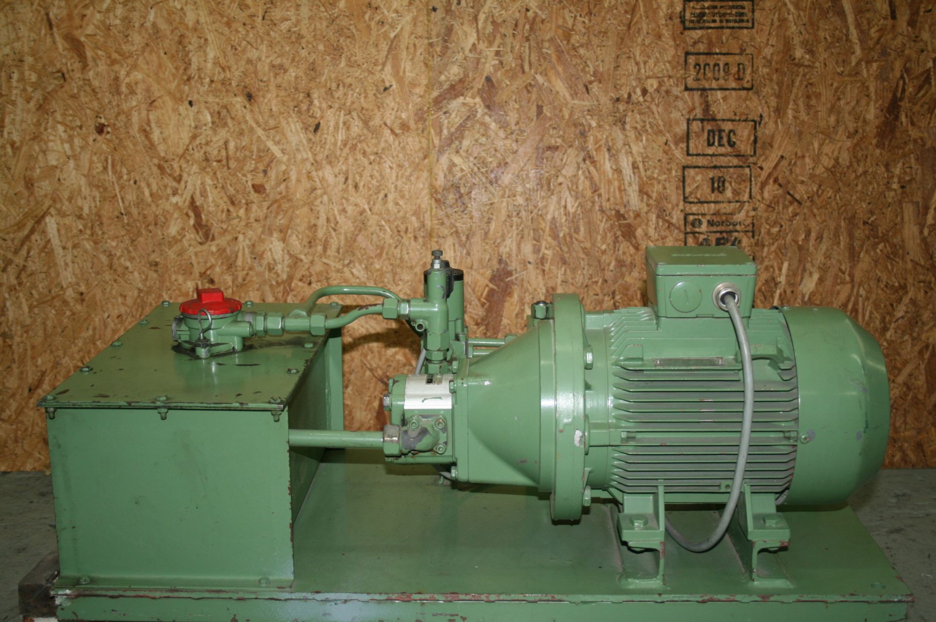 (Located in Belle Glade, FL) BOSCH HYDRAULIC PUMP, Loading/Rigging Fee: $25 - Image 5 of 7