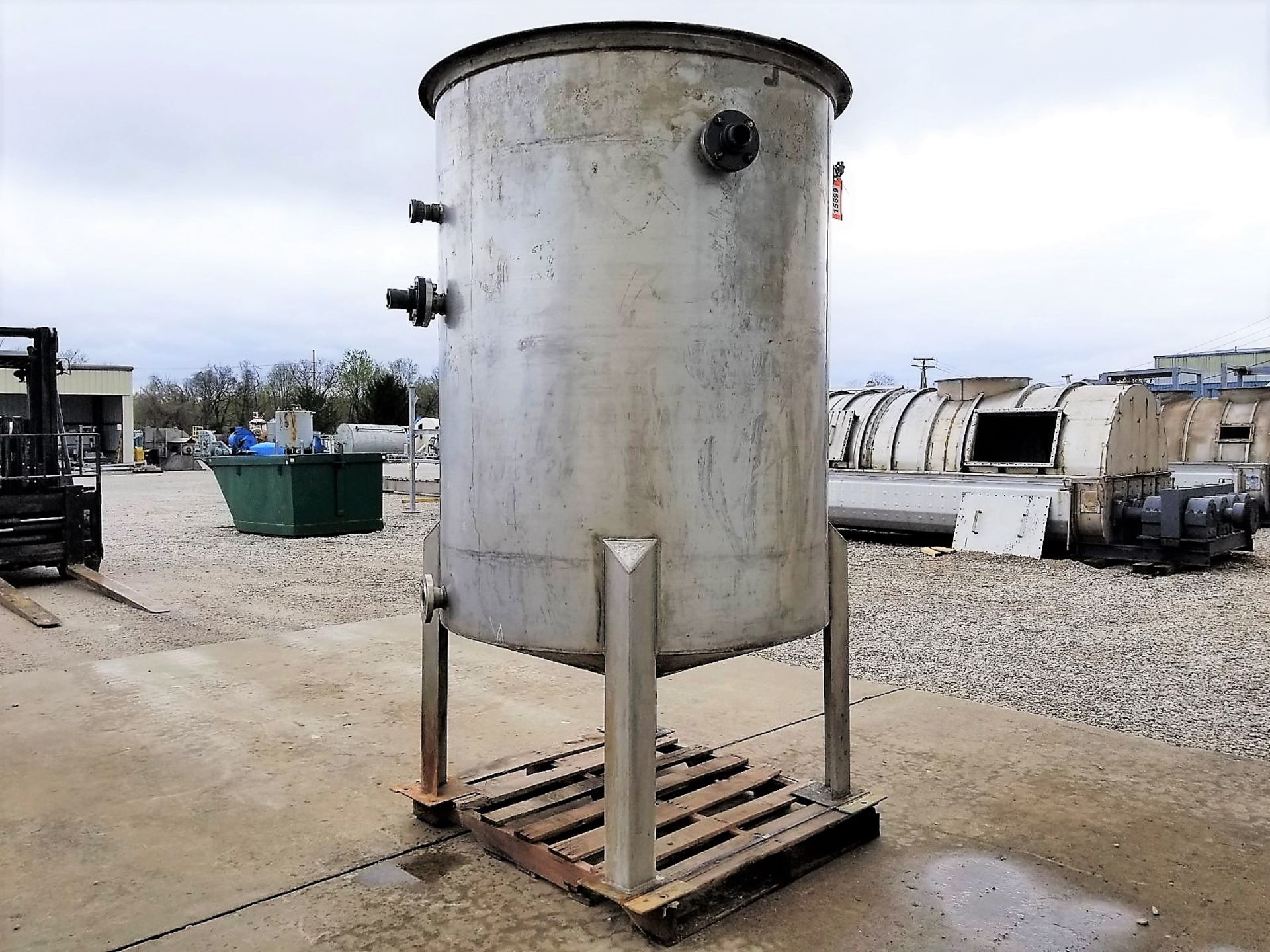 Lot Location: Greensboro NC Used 585 Gallon Stainless Steel Tank, Open Top with Pipe Coils - Image 3 of 9