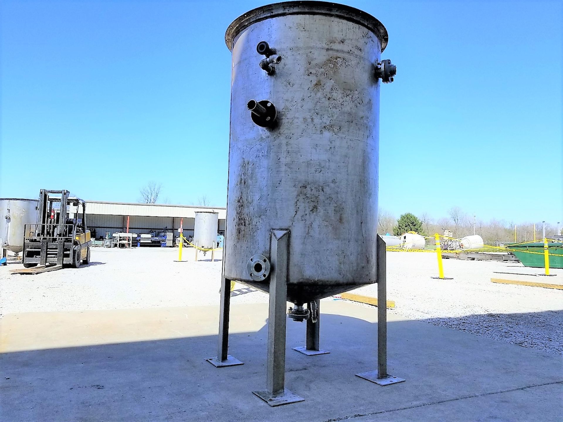 Lot Location: Greensboro NC 500 gallon Stainless Steel Tank with Pipe Coils - Image 5 of 10