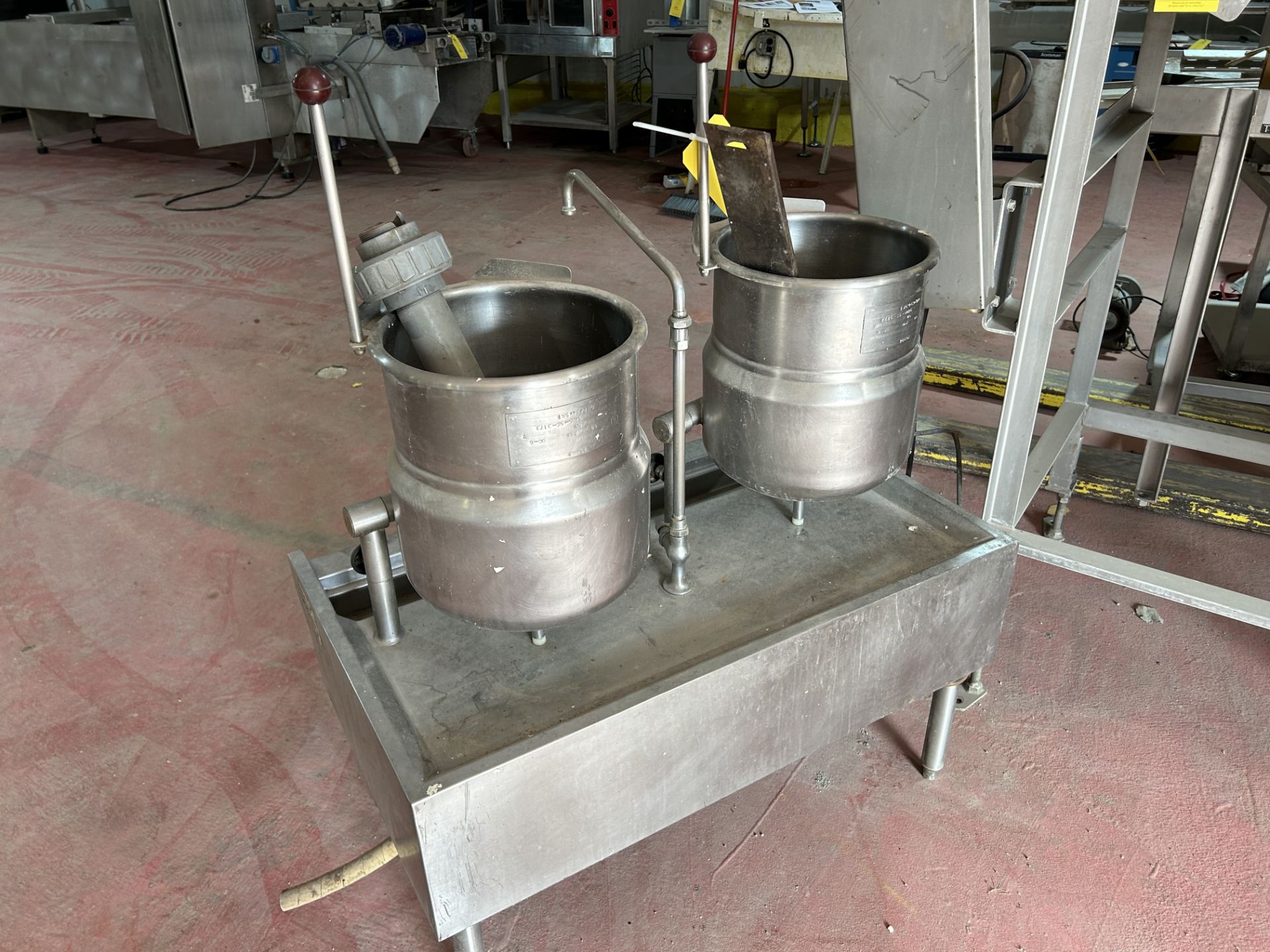 Lot Location: Hartley IA - Crown Food Double Steam Kettle, Model #dc-6