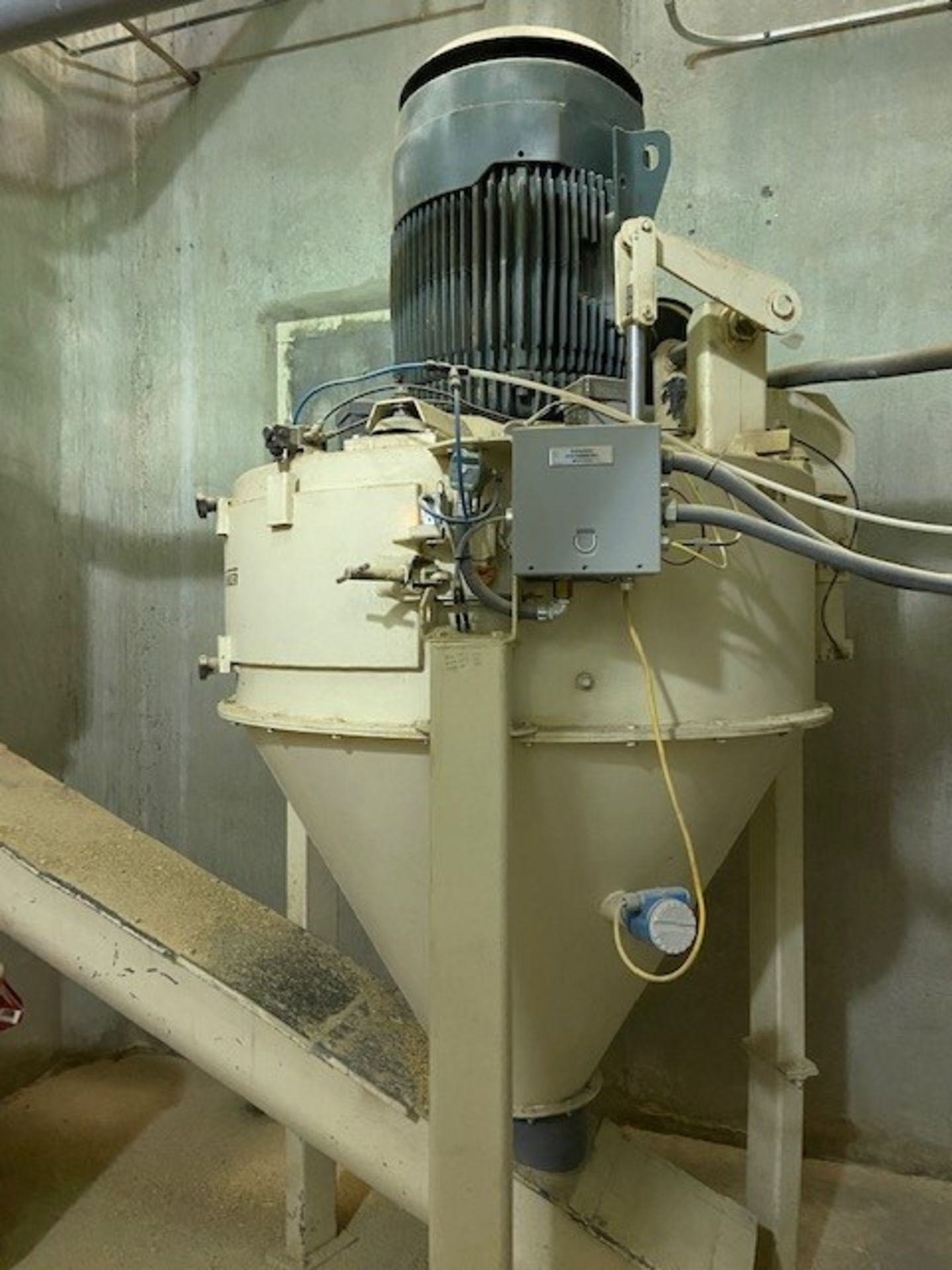 Lot Location: Winchester VA - Buhler 100HP vertical shaft Hammermill, Model DFZK. Built in 1998.