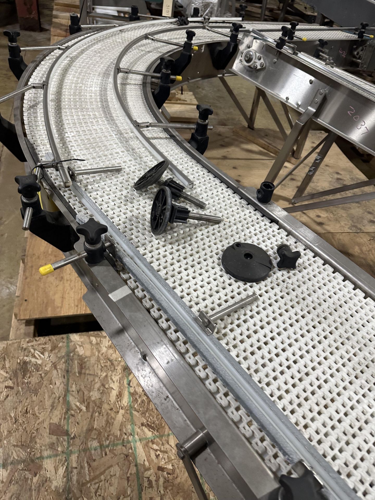 (Located In Springfield, MI) Lot of Table Top Case Conveyor - Image 5 of 5