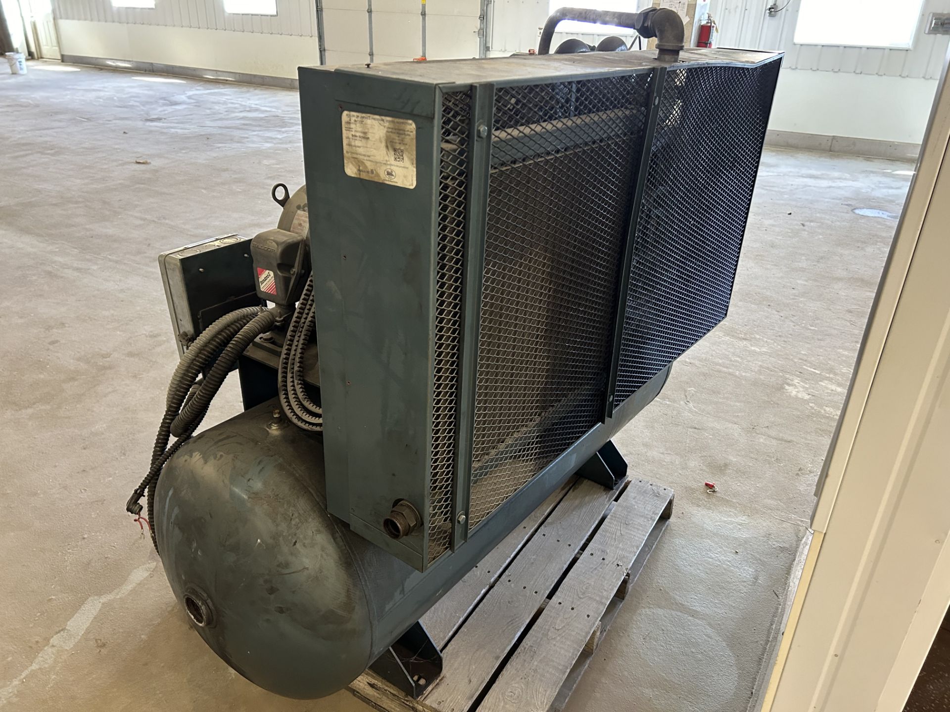 Lot Location: Hartley IA - Saylor-Beall Two-Stage Air Compressor, 20HP Baldor Motor Attached - Image 4 of 6