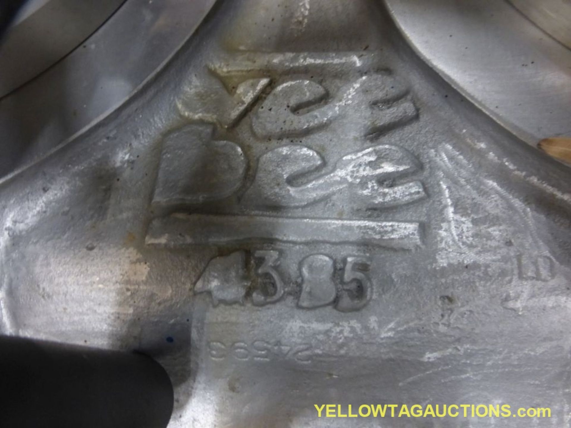 Lot Location: Greensboro NC 6'' Vee Bee Trelleborg Standard Screw Gate NB Gate Dual Strainer, UNUSED - Image 13 of 15