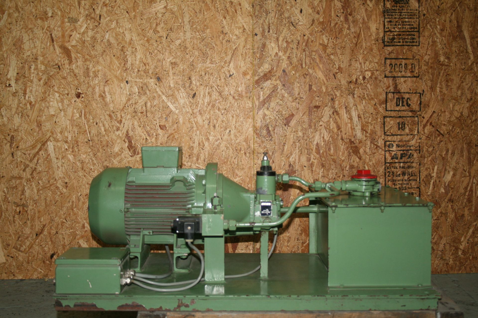 (Located in Belle Glade, FL) BOSCH HYDRAULIC PUMP, Loading/Rigging Fee: $25