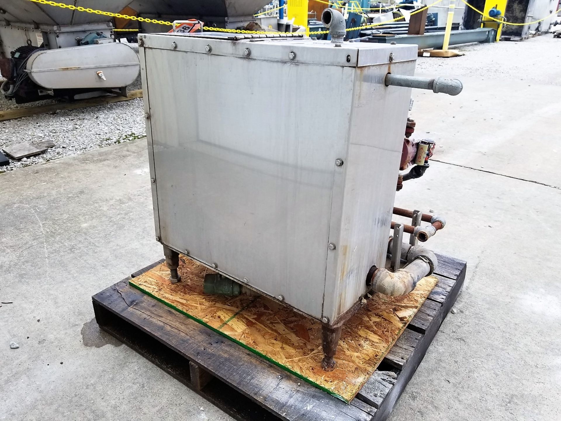 Lot Location: Greensboro NC Used 16 Gallon Stainless Steel Insulated Mix Tank w/ Pump - Bild 4 aus 9
