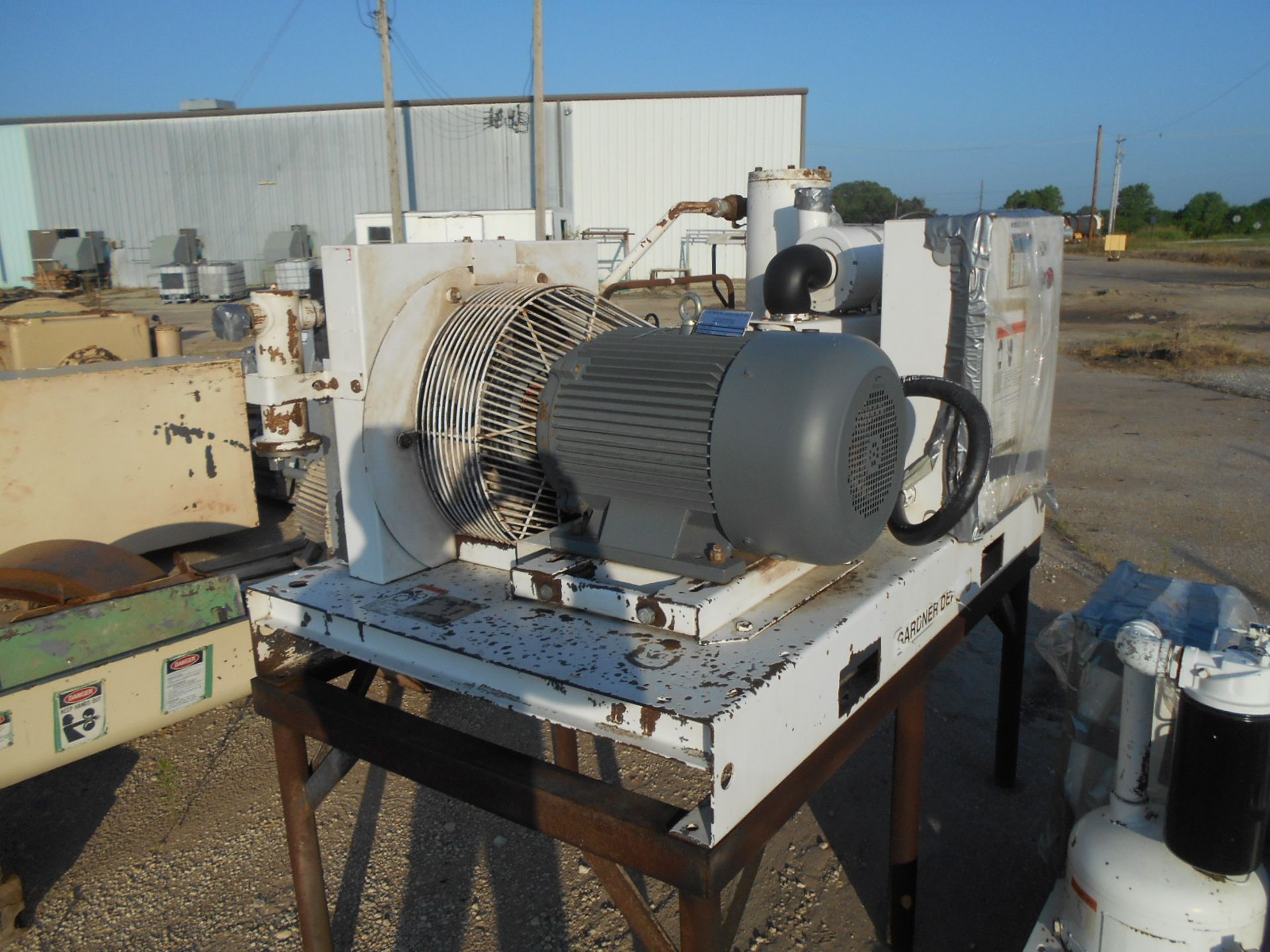 Lot Location: Newton KS - GARDNER DENVER AIR COMPRESSOR, Model #EDEQJH/B9GAA9C, 50 HP 125 PSI - Image 3 of 4