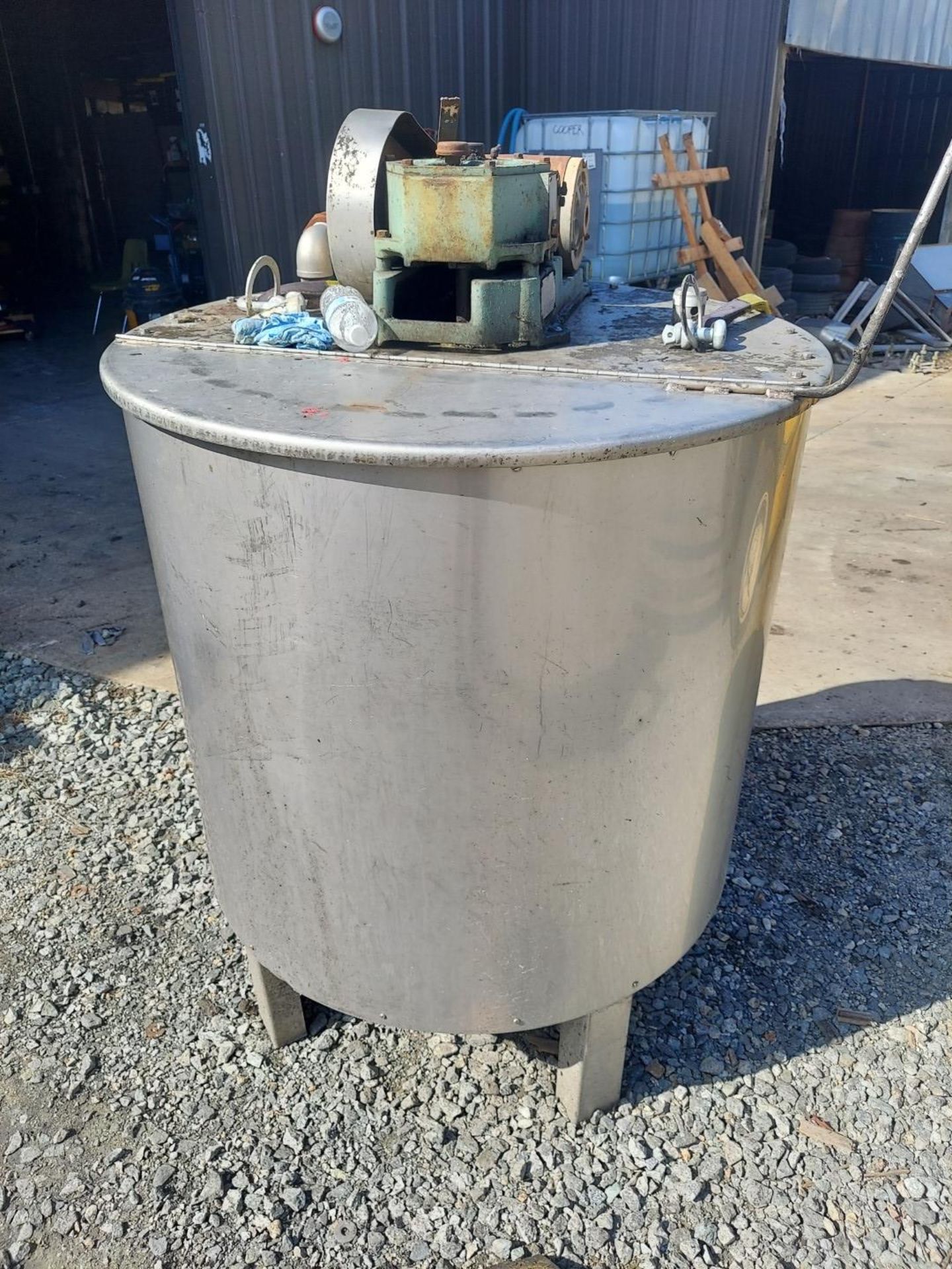 Lot Location: Greensboro NC 150 GALLON STAINLESS STEEL LIQUID MIXING TANK