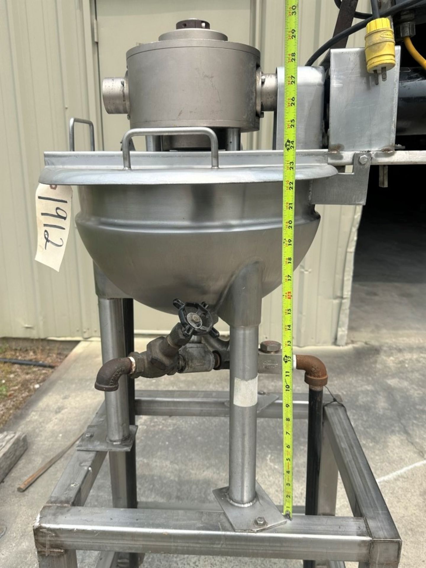 Lot Location: Greensboro NC 0.25 HP JACKETED MIXING STAINLESS TANK, 17'' DIAMETER x 10'' HIGH - Image 2 of 6
