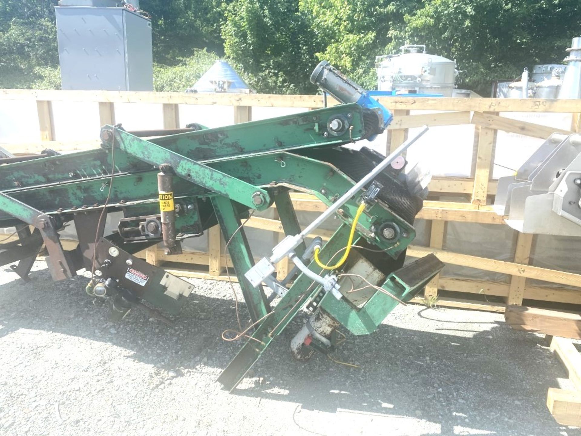 Lot Location: Greensboro NC 24'' WIDE BAG FLATTENER BELT CONVEYOR - Image 7 of 11