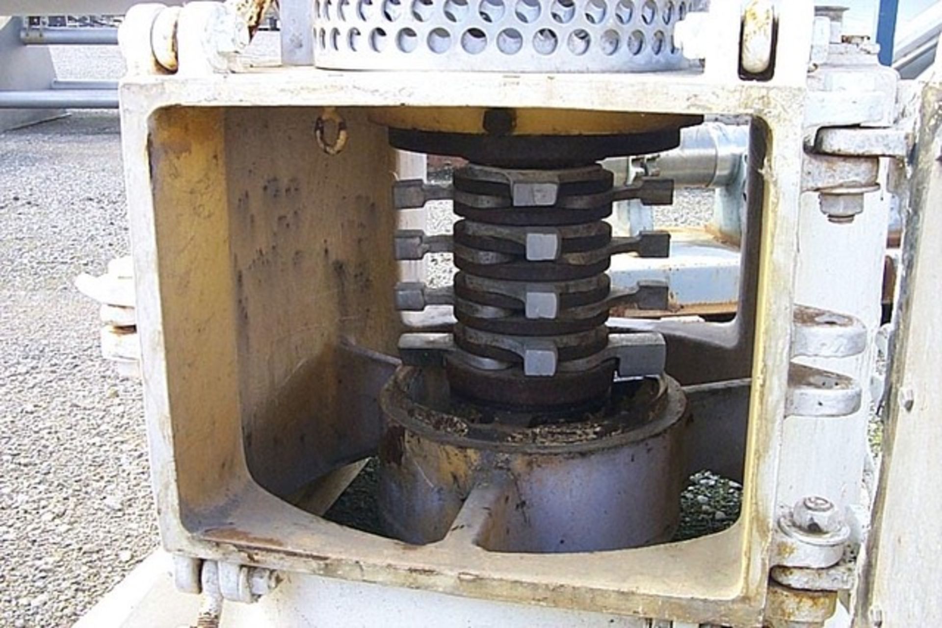 (Located in Morgan Hill, CA) Rietz Mill, Model RD 12 H32, SN RD 63079, 25 HP, 3600 RPM, 220-440 - Bild 3 aus 3