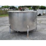 (Located in Belle Glade, FL) STAINLESS STEEL 1000 GALLON MIXING TANK, Loading/rigging fee: $100
