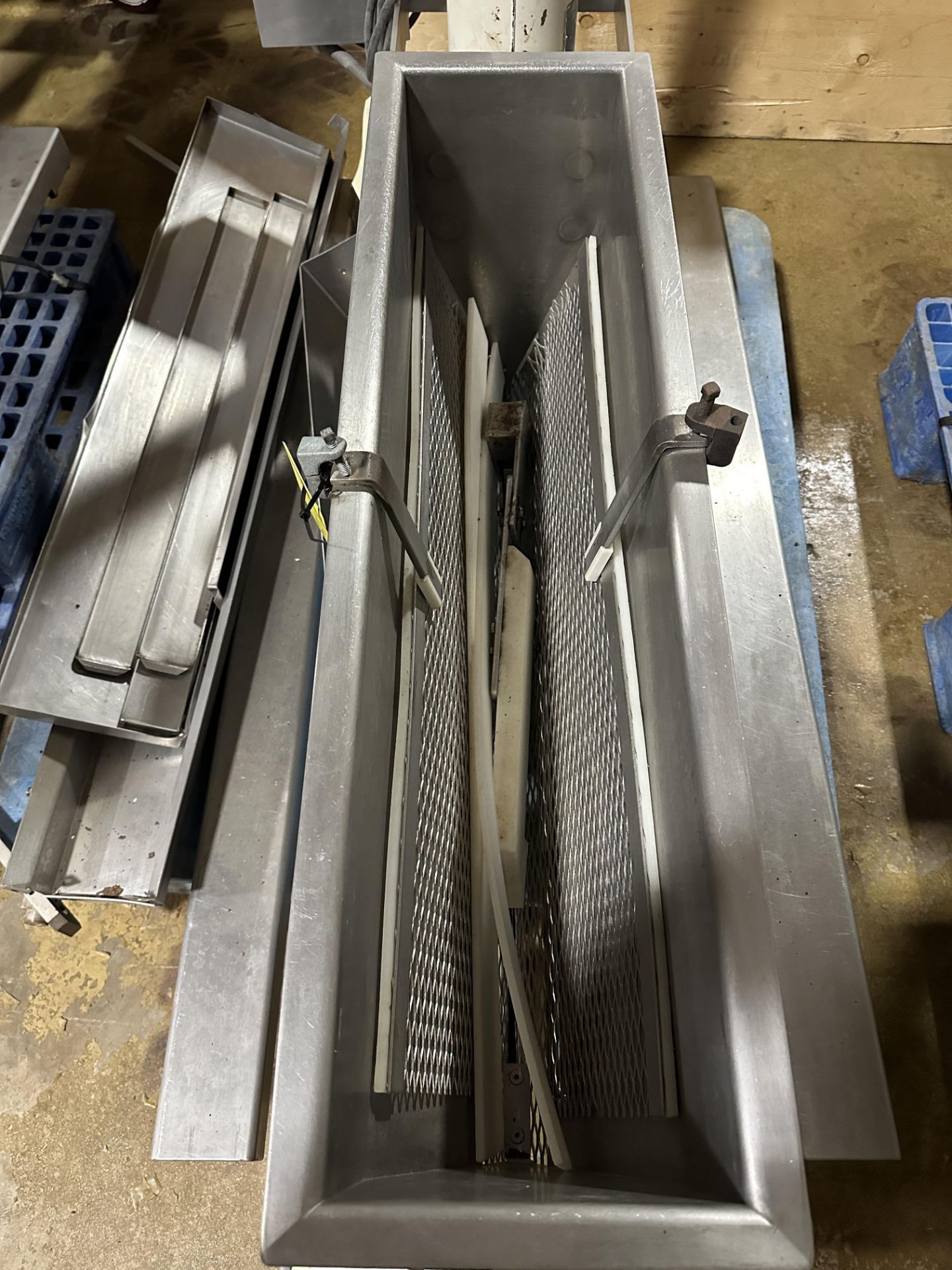(Located In Springfield, MI) Stainless Duster/Depositor Unit - Image 2 of 4