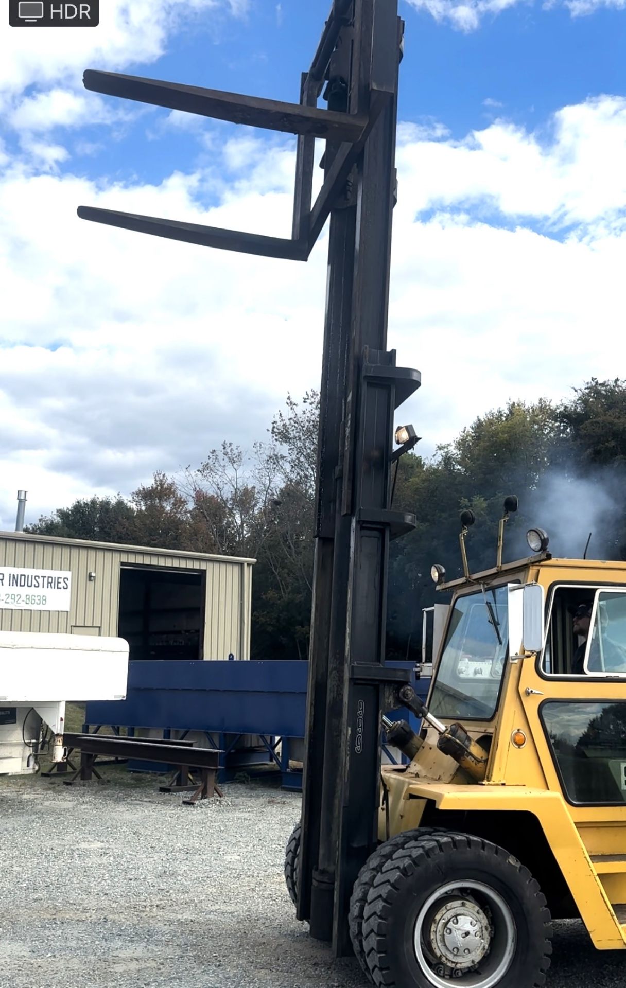 Lot Location: Greensboro NC 20,000 LB CAPACITY CLARK MODEL CHY205S DIESEL PNEUMATIC TIRE FORKLIFT; S - Image 2 of 6