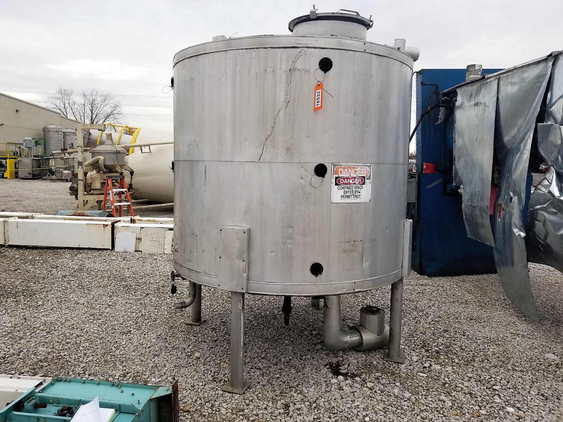 Lot Location: Greensboro NC Used 1,000 Gallon Stainless Steel Tank with Plate Heat Exchanger and Pum - Image 12 of 18