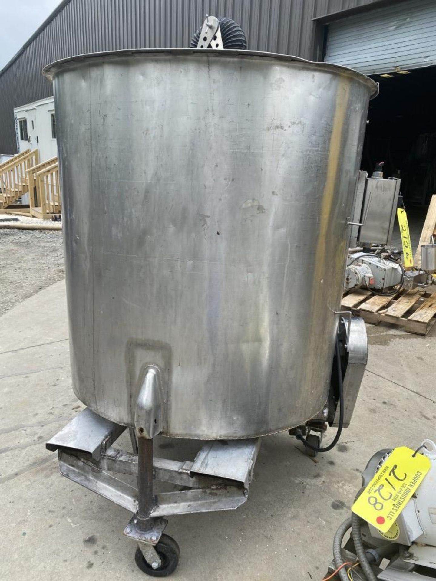 Lot Location: Greensboro NC 330 GALLON STAINLESS STEEL PORTABLE MIX TANK. - Image 3 of 10