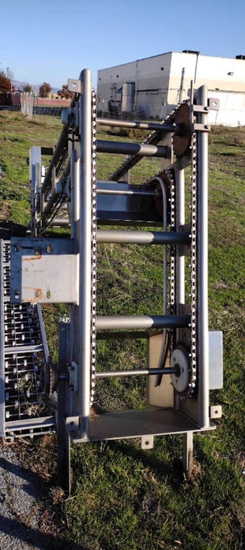 (Located in Hollister, CA) RBM EC20WX14-7HX6-8L Elevator Conveyor, Rigging Fee: $100 - Image 2 of 7