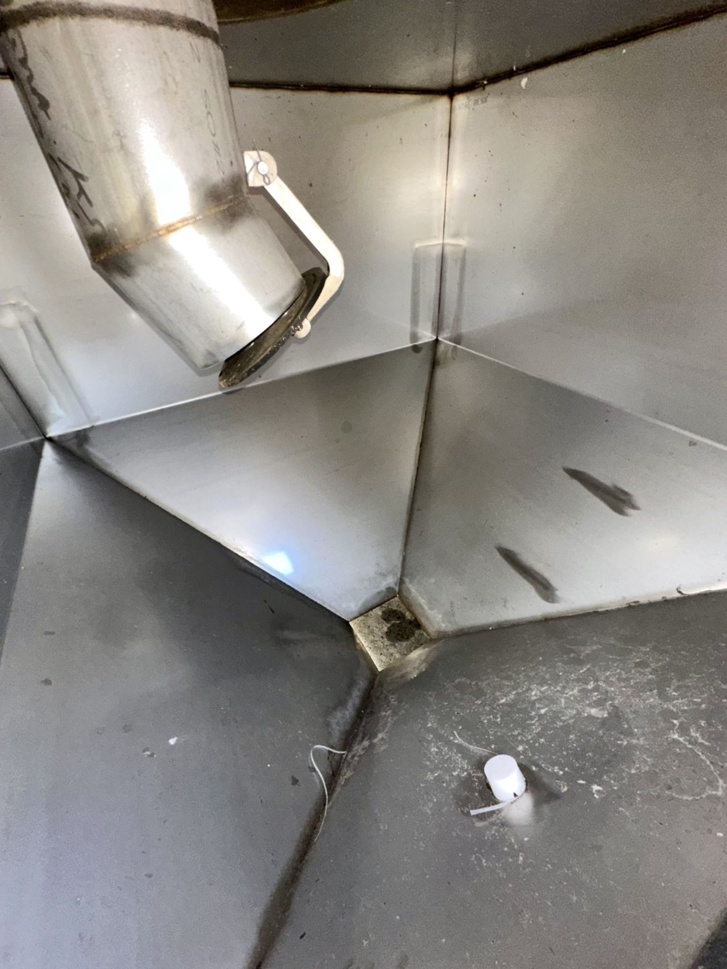 Lot Location: Greensboro NC 50 CUBIC FOOT PREMIER STAINLESS STEEL PORTABLE TOTES WITH VACUUM HOPPER - Bild 5 aus 8