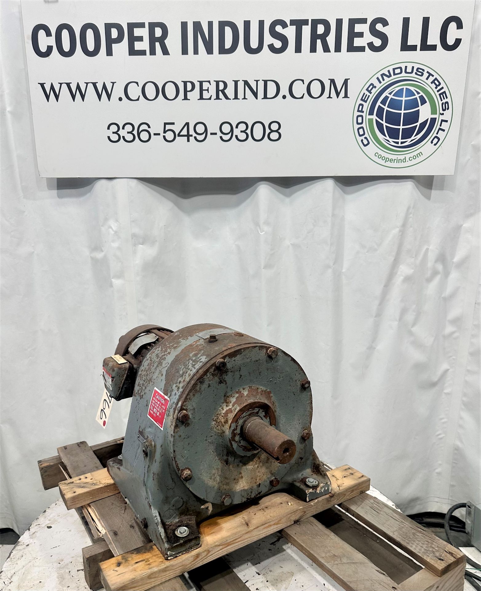 Lot Location: Greensboro NC NUTTALL GEAR REDUCER WITH 3 HP MOTOR - Bild 3 aus 5