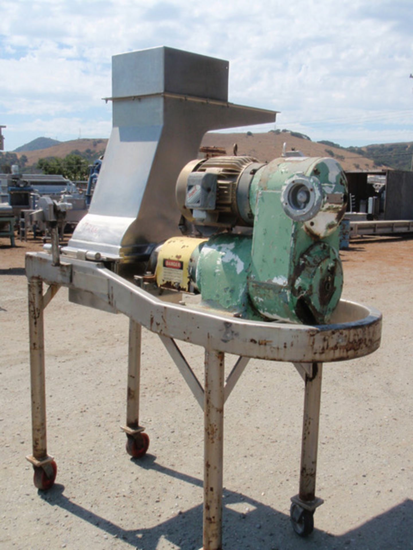 (Located in Morgan Hill, CA) Fitzpatrick Hydrauflaker, Model GR14 x 14D, SN 638, S/S Product Contact - Bild 3 aus 5