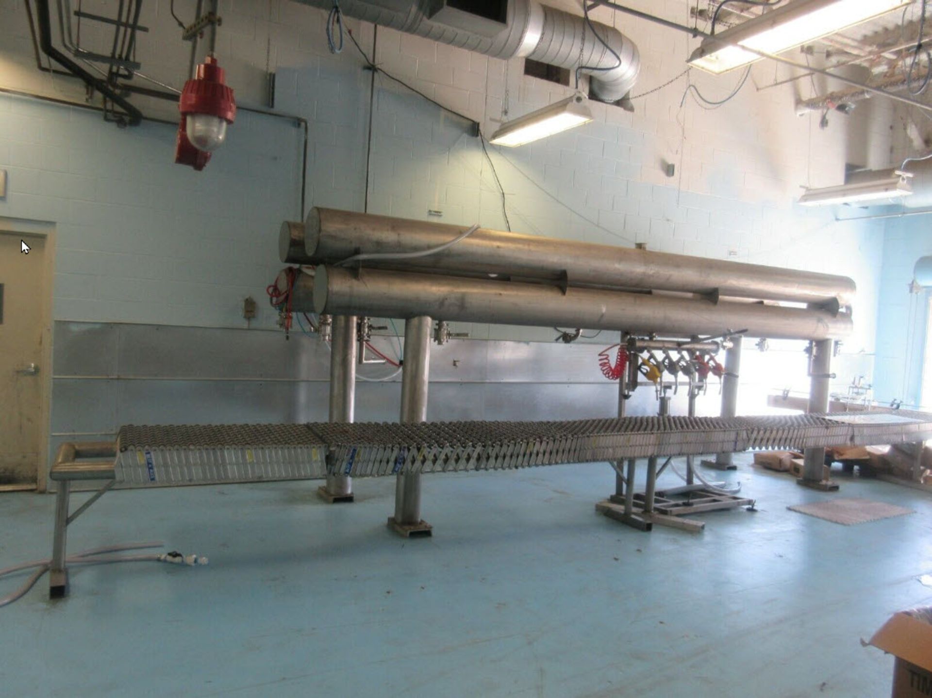 (Located in Hollister, CA) Stainless Steel Liquid Filling Station with 7 Totes Food Grade