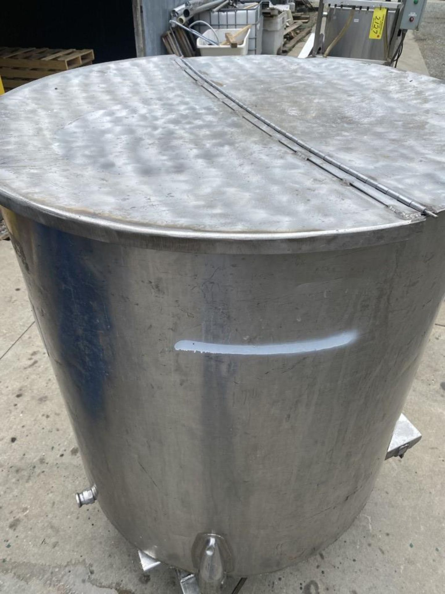 Lot Location: Greensboro NC 330 GALLON STAINLESS STEEL PORTABLE MIX TANK. - Image 5 of 10