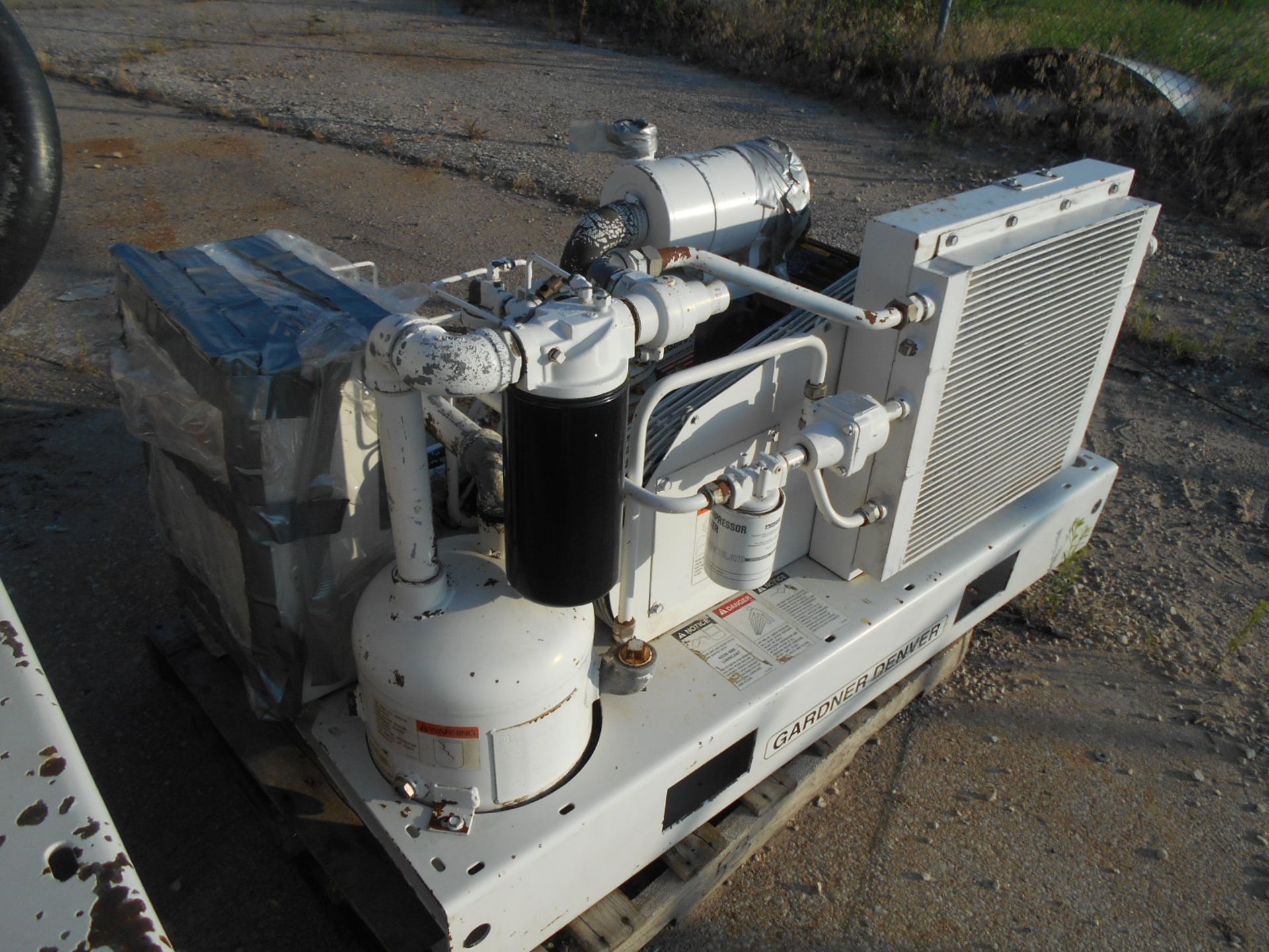 Lot Location: Newton KS - GARDNER DENVER AIR COMPRESSOR, Model #EBEQFF/BBBAAAJ, 125 PSI 25 HP - Image 2 of 7