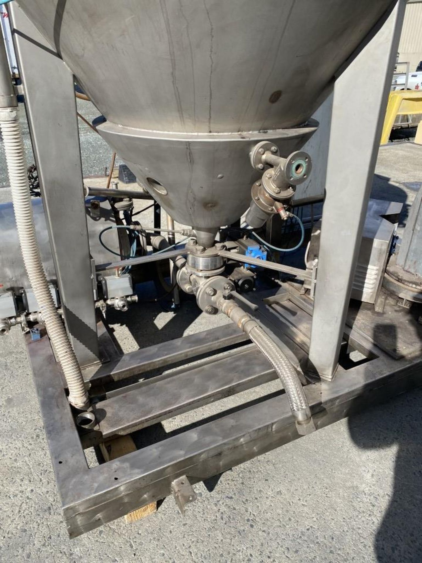 Lot Location: Greensboro NC SKID MOUNTED DUMP AND MIX TANK WITH PUMP ASSEMBLY - Image 7 of 20