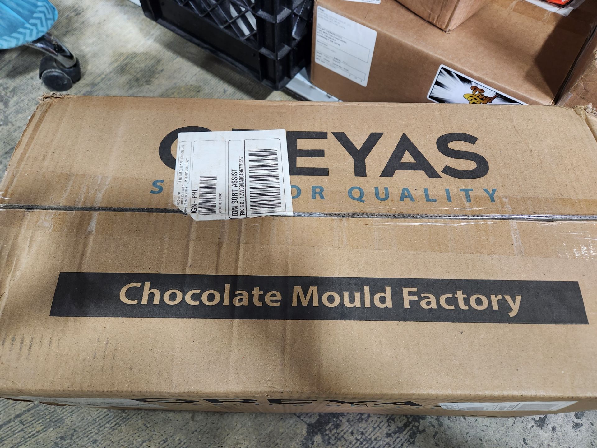 (Located in Somerset, MA) Greyas Chocolate Moulds, 10 Cases/ 300 Moulds Total - Image 4 of 4