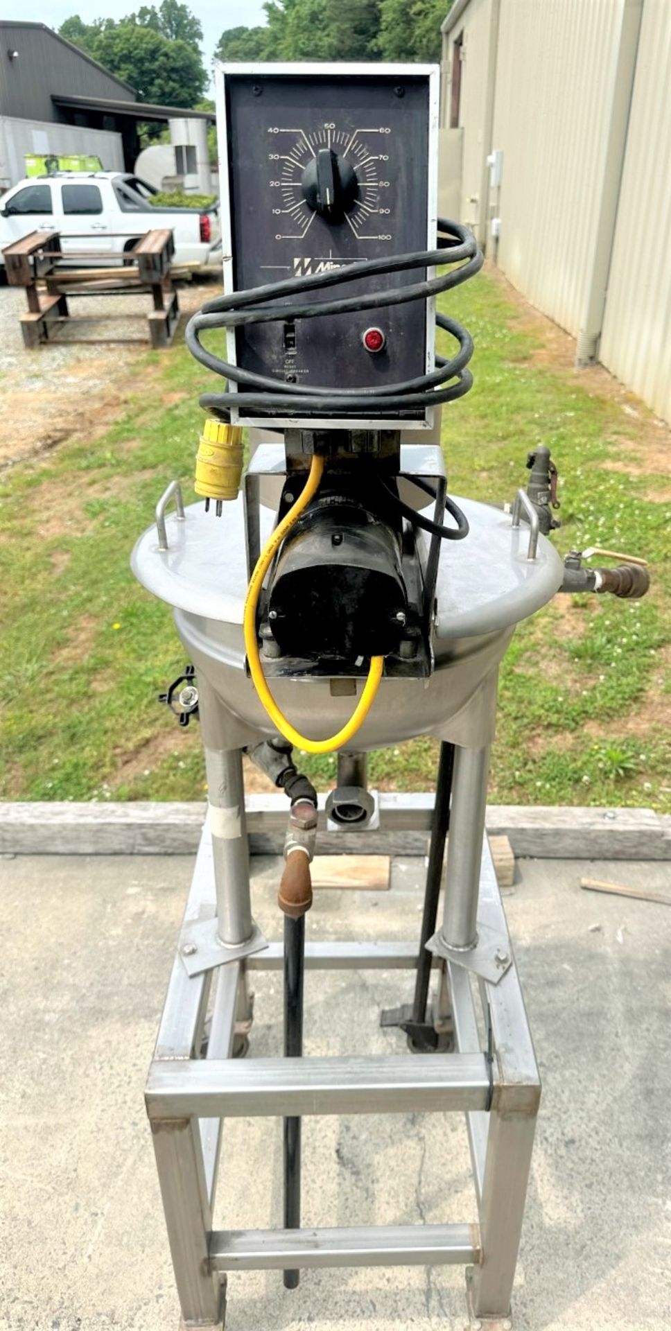 Lot Location: Greensboro NC 0.25 HP JACKETED MIXING STAINLESS TANK, 17'' DIAMETER x 10'' HIGH - Image 5 of 6