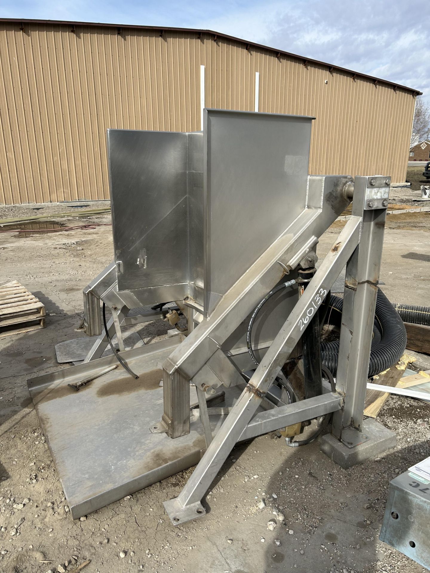 Lot Location: Hartley IA - A-One Manufacturing Stainless Steel Dumper, Model #CBD-72, S/N #24864 - Image 3 of 4