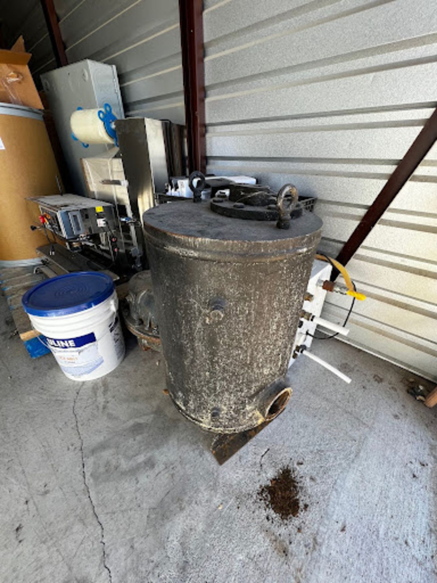 (Located in Georgetown, TX) Black Tanks, Qty 2, AIR ACTUATED CONDENSATE PUMP X2