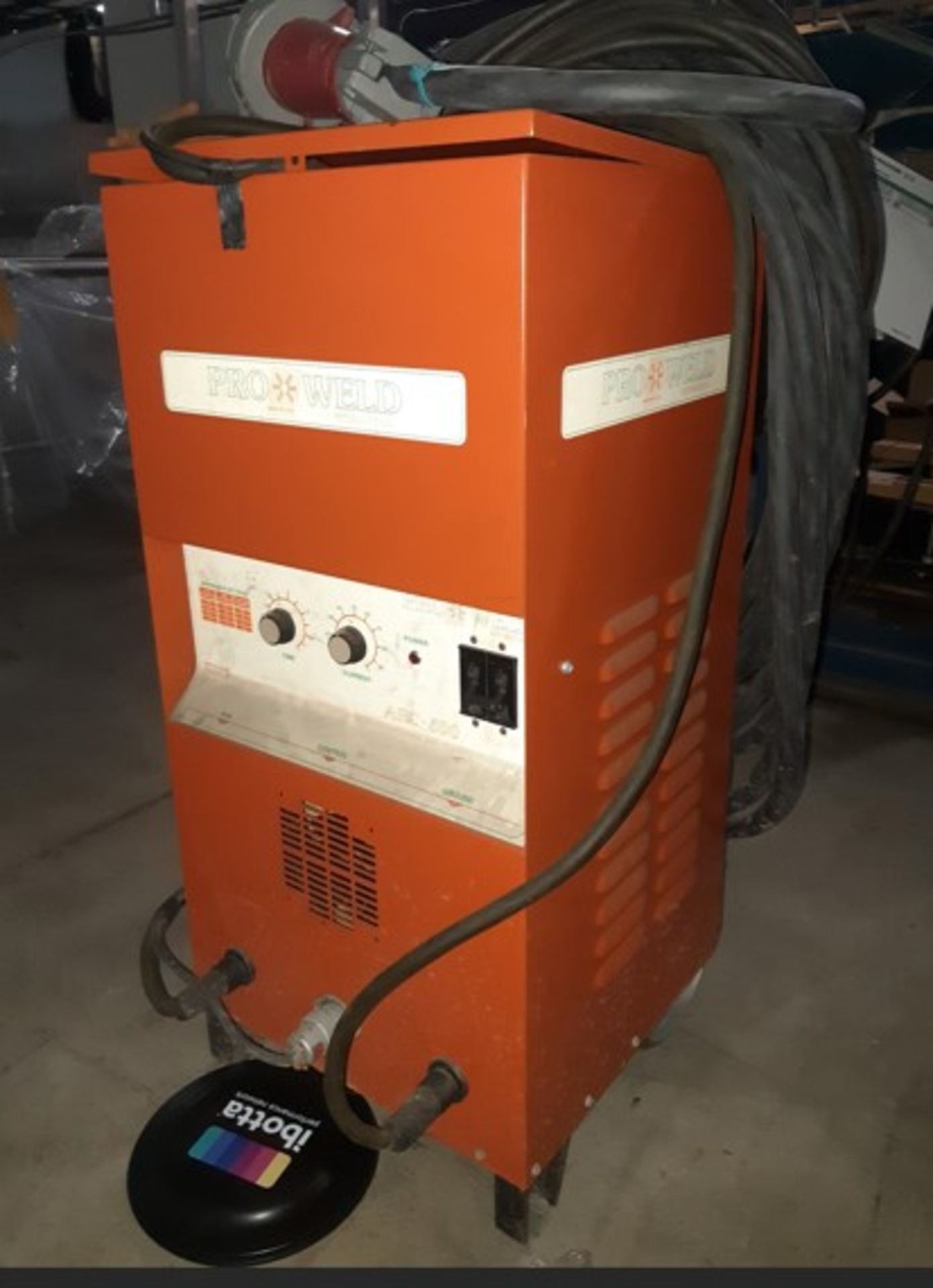 (Located in Springfield, MI) Pro Weld ARC 500 Welder