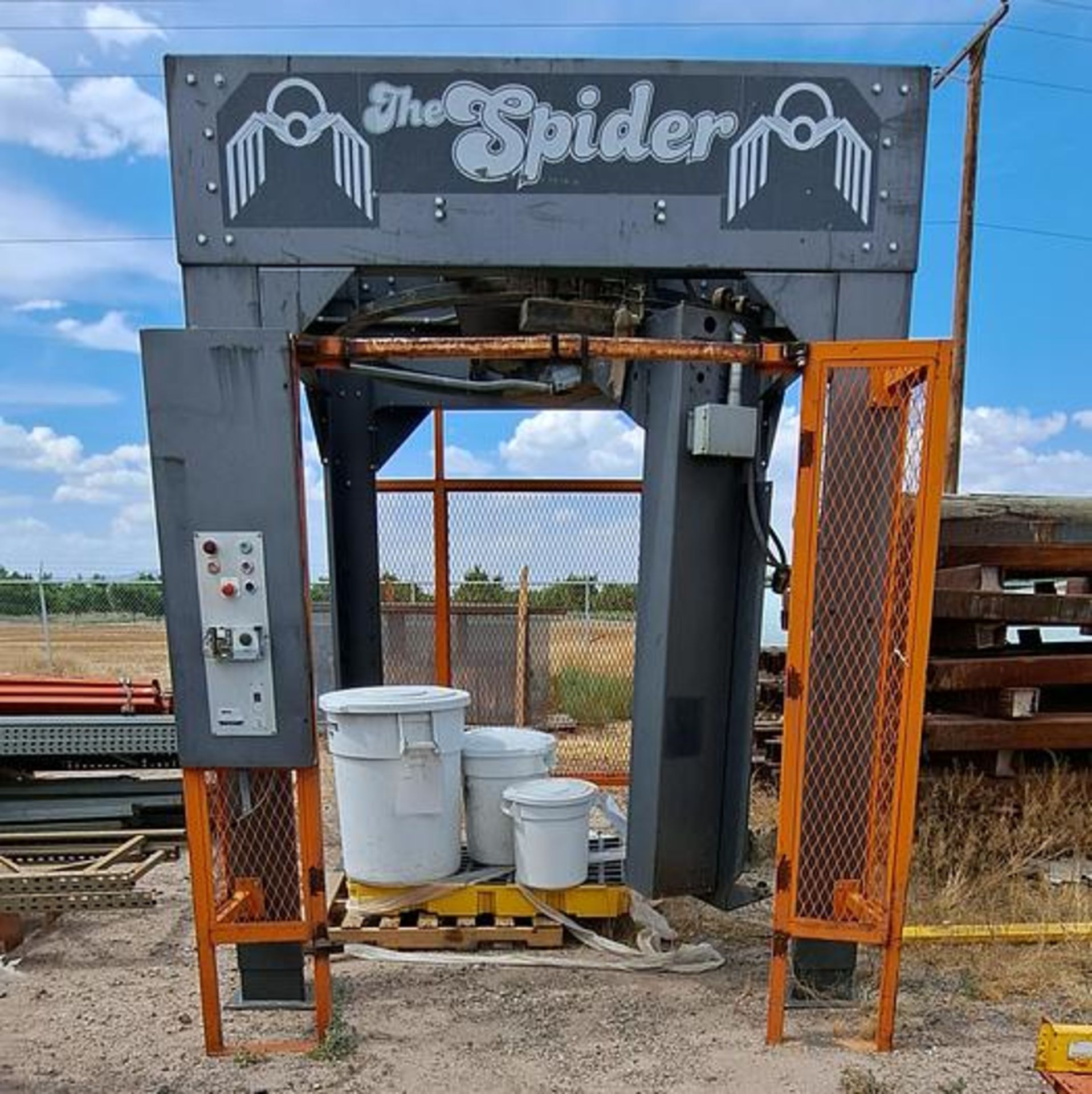 Lot Location (Deming NM) Infrapak RT8 ¨the spider¨ pallet wrapper