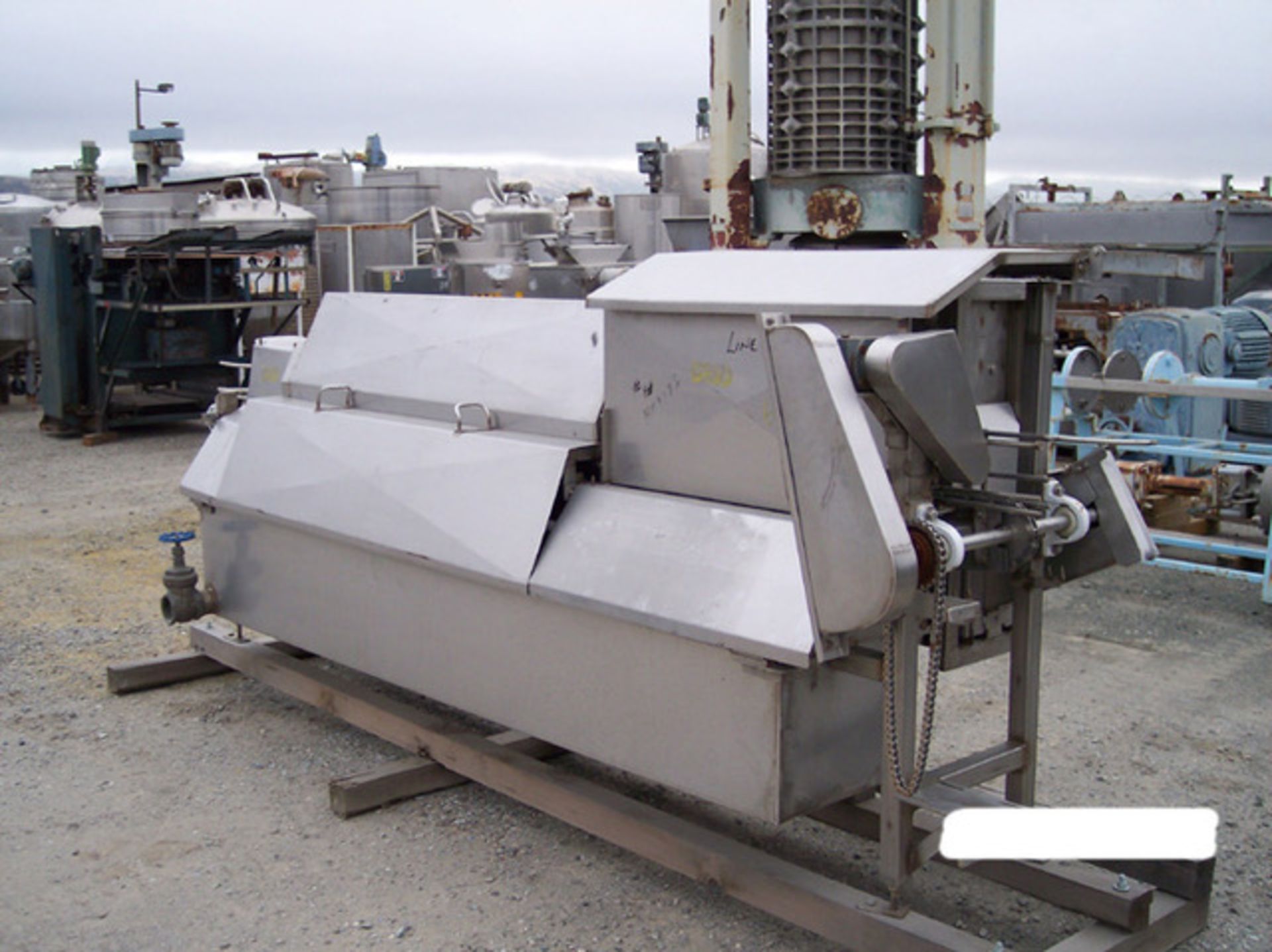 (Located in Morgan Hill, CA) Gravity Filler Over Flow, All S/S set on 603 x 700 Can, Has Timing Scre