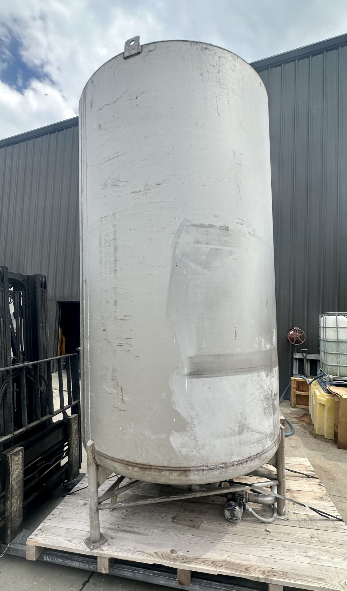 Lot Location: Greensboro NC 1180 GALLON STAINLESS TANK - Image 2 of 6