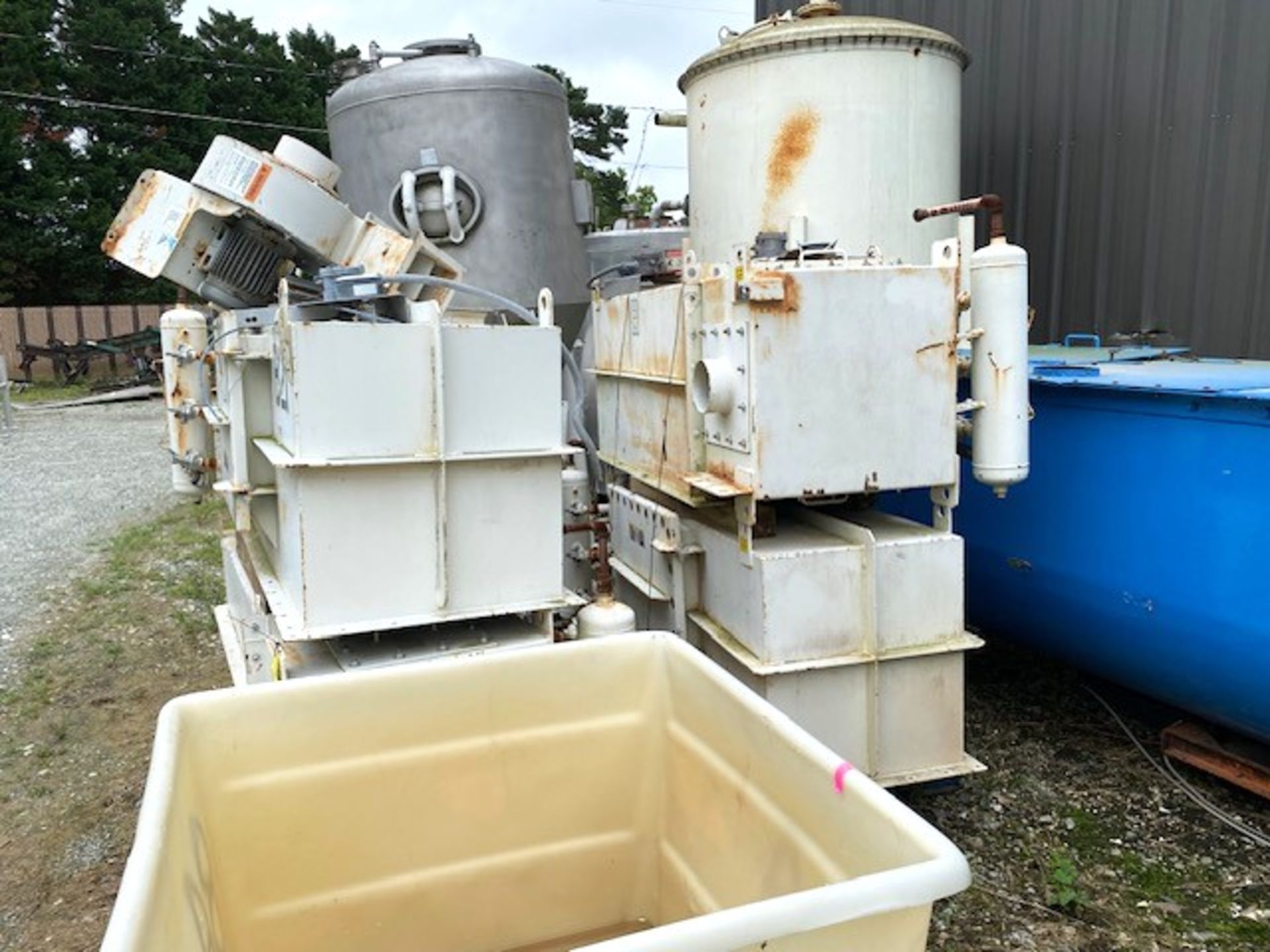 Lot Location: Greensboro NC 58 SQUARE FOOT FILTER AREA BUHLER HORIZONTAL MOUNTED BIN VENT FILTERS, P - Image 6 of 9