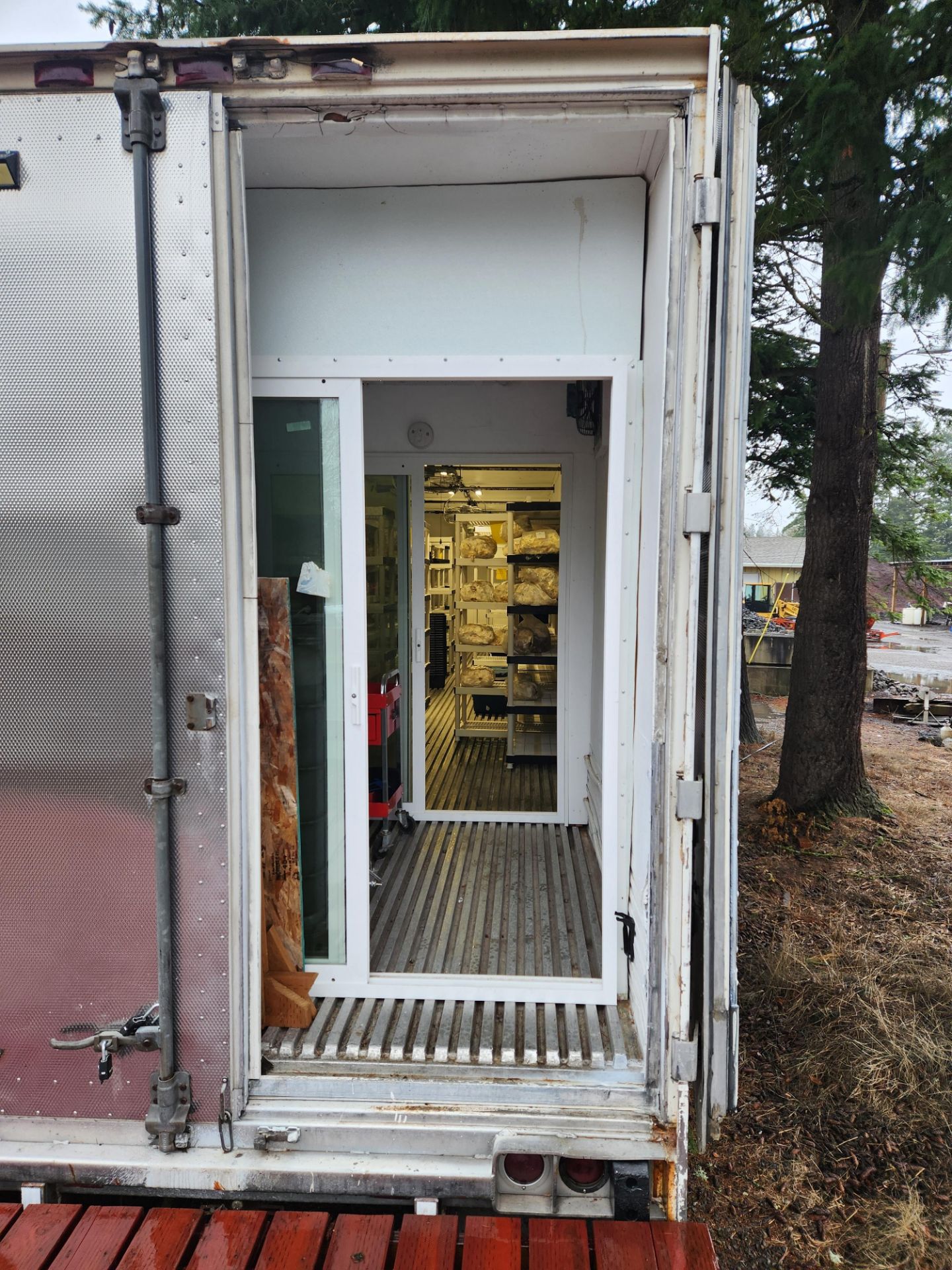 (Located in Portland, OR) Turnkey Mushroom Farm in Trailers (All Items Photoed Included) - Image 5 of 22